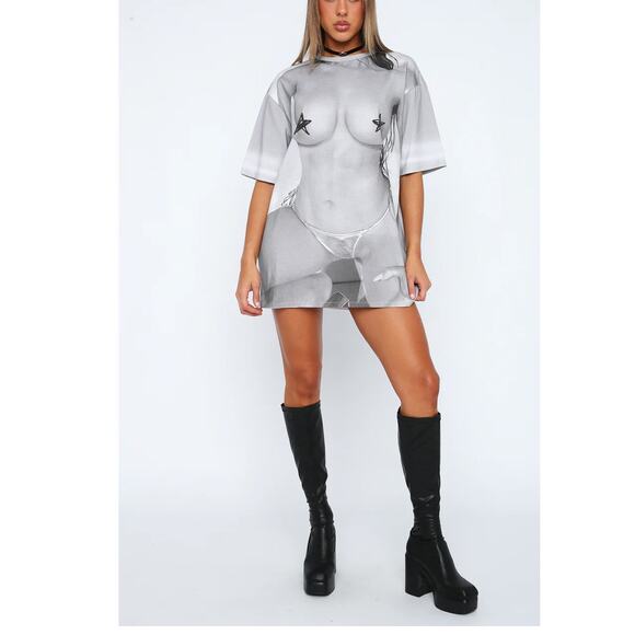 White Fox Boutique Link In Bio! Oversized Tee Greyscale Size XS/S - Picture 5 of 12